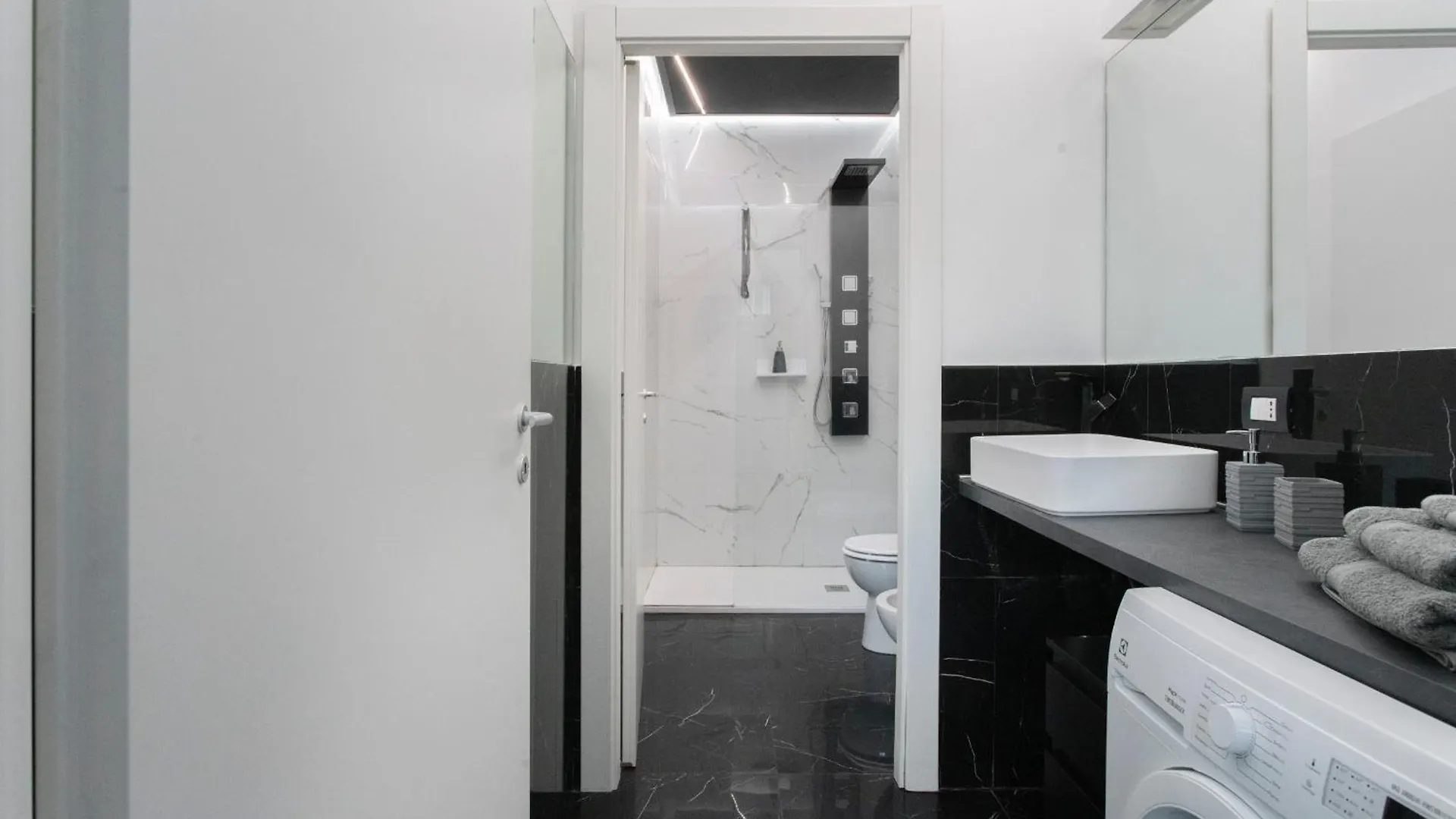 Elegant Sweet Home Suite - Milan, 15 Minute Duomo Apartmán